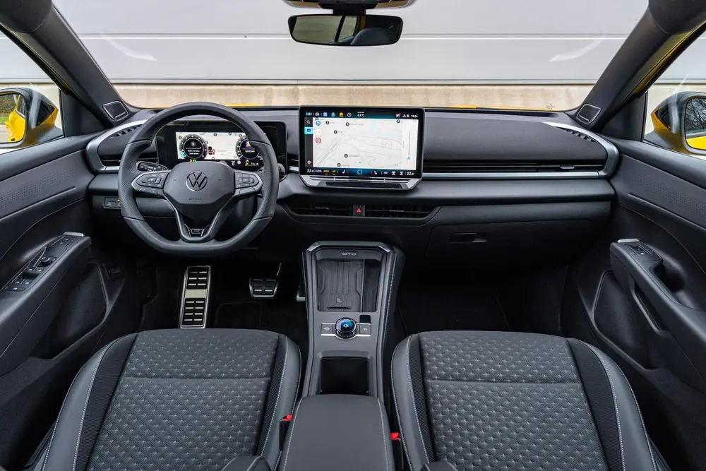 Volkswagen T-Roc 1.5 eTSI 150pk DSG R-Line First Edition | P uit 2026, foto 5