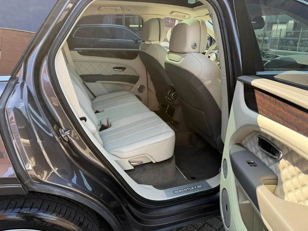 Bentley Bentayga 4.0 V8 First Edition uit 2021, foto 12