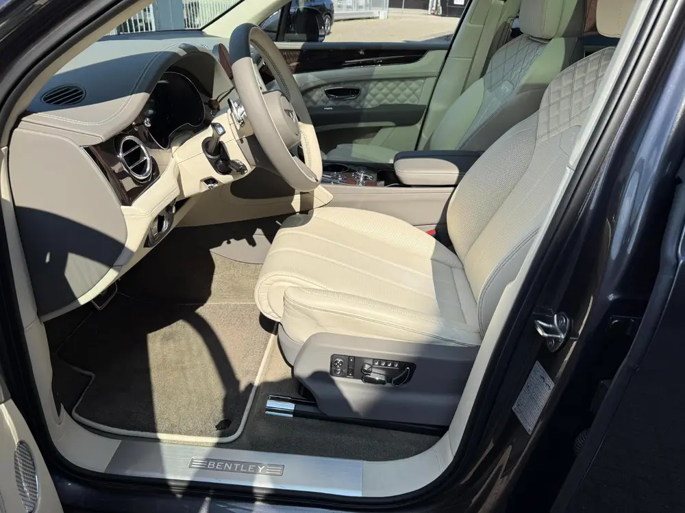 Bentley Bentayga 4.0 V8 First Edition uit 2021, foto 7