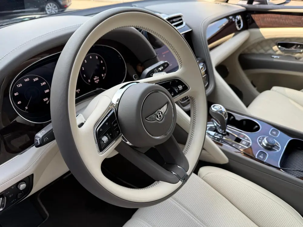 Bentley Bentayga 4.0 V8 First Edition uit 2021, foto 8