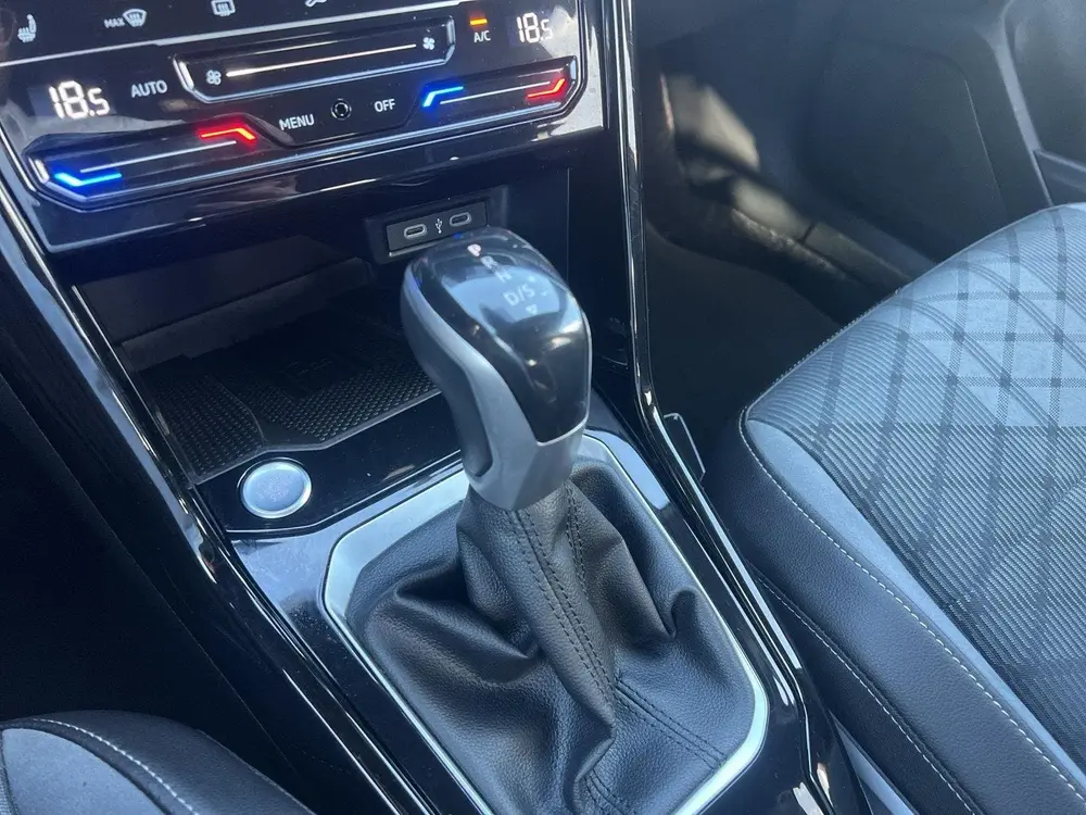 Volkswagen T-Roc 1.5 TSI R-Line | Digi dash | IQ. drive | A uit 2025, foto 17