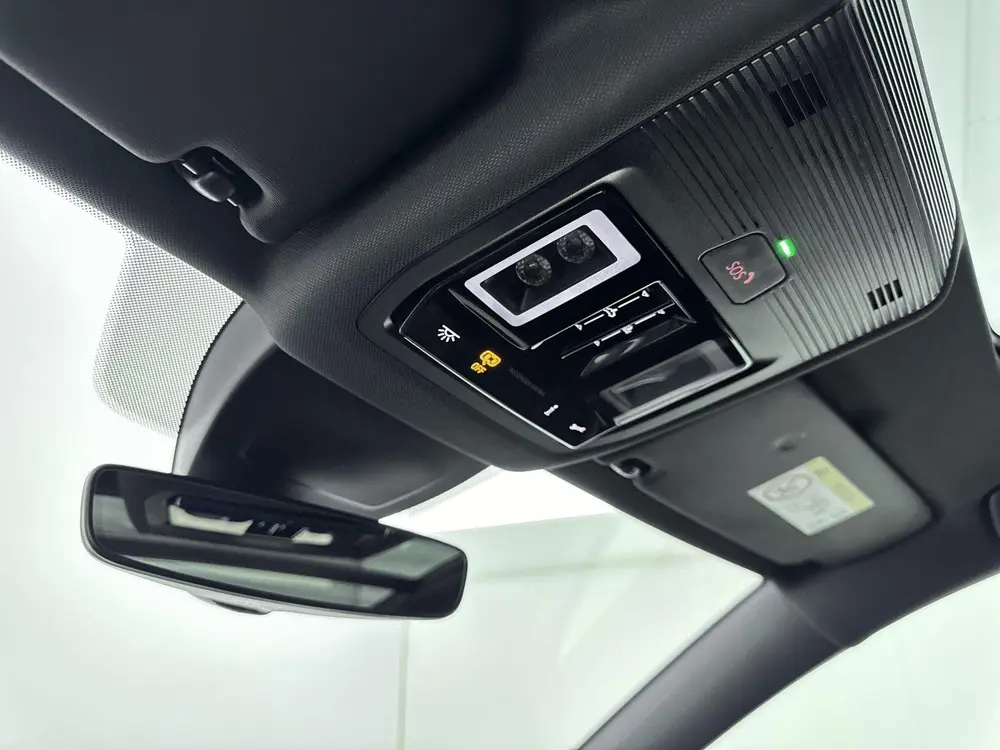 Volkswagen Golf Variant 1.5 eTSI R-Line Edition | Panoramada uit 2025, foto 12