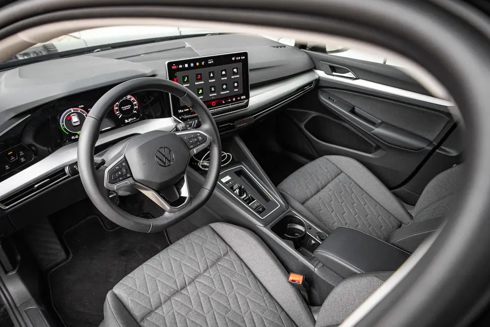 Volkswagen Golf 1.5 eHybrid 204pk Life Edition | 19" Velgen uit 2025, foto 16