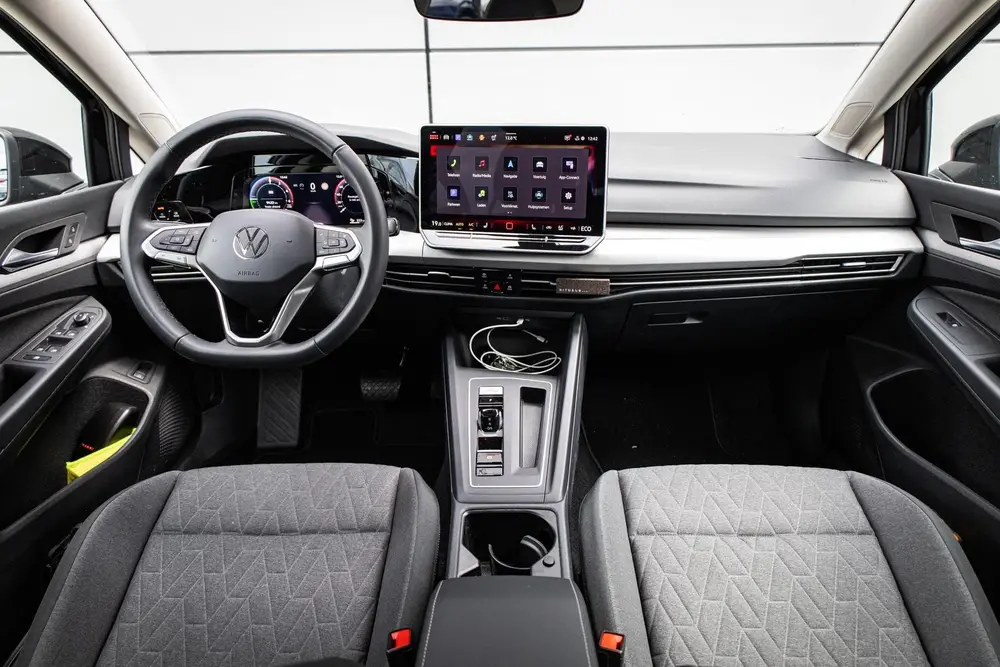 Volkswagen Golf 1.5 eHybrid 204pk Life Edition | 19" Velgen uit 2025, foto 5
