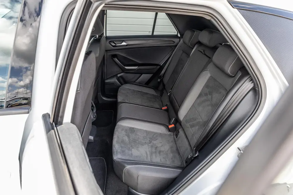Volkswagen T-Roc 1.5 TSI 150pk DSG R-Line | Trekhaak | Stoel uit 2023, foto 18