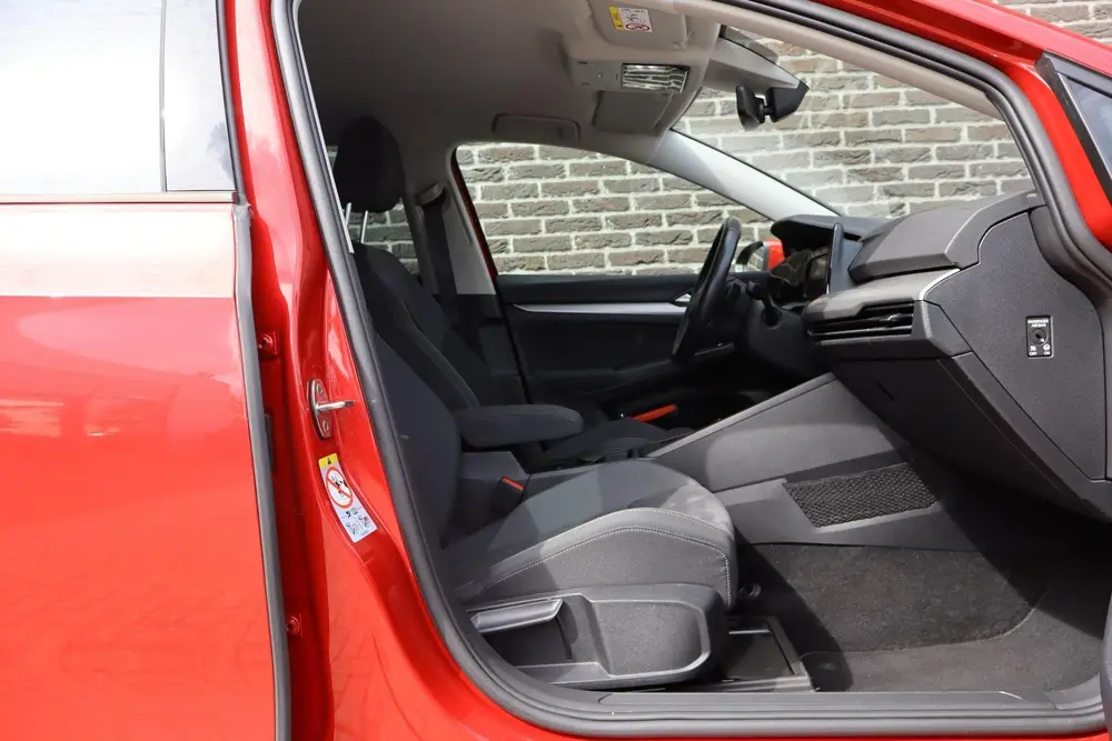 Volkswagen Golf Variant 1.0 eTSI 110pk DSG Life | Navigatie uit 2022, foto 15
