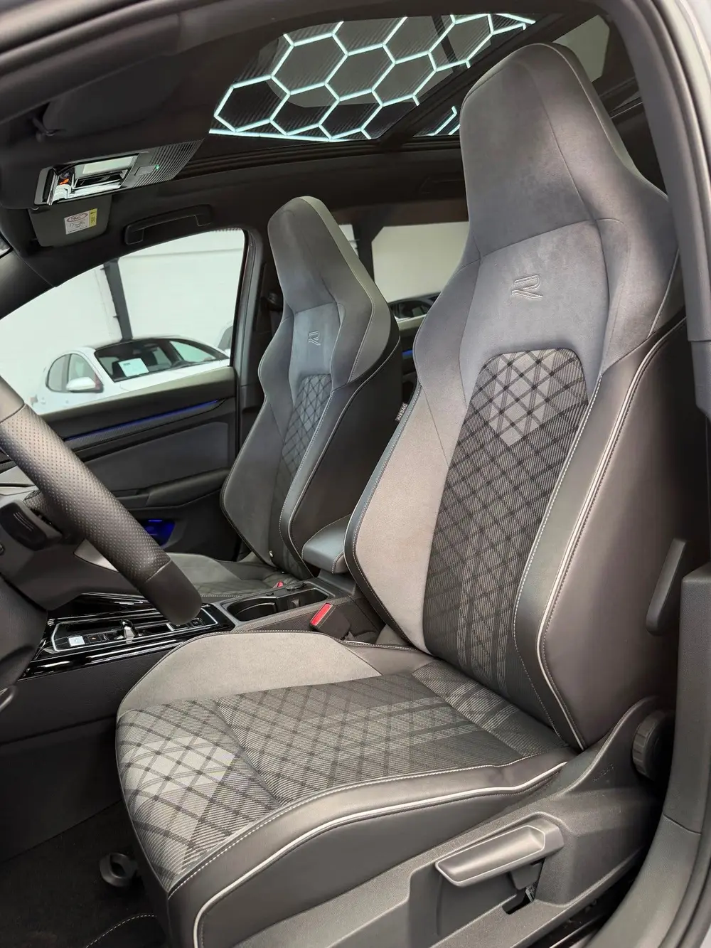 Volkswagen Golf Variant 1.5 eTSI 3x R-Line CarPlay Panorama uit 2023, foto 4