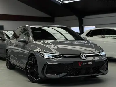 Volkswagen Golf 1.5 TSI 3x R-Line Facelift CarPlay Camera uit 2025