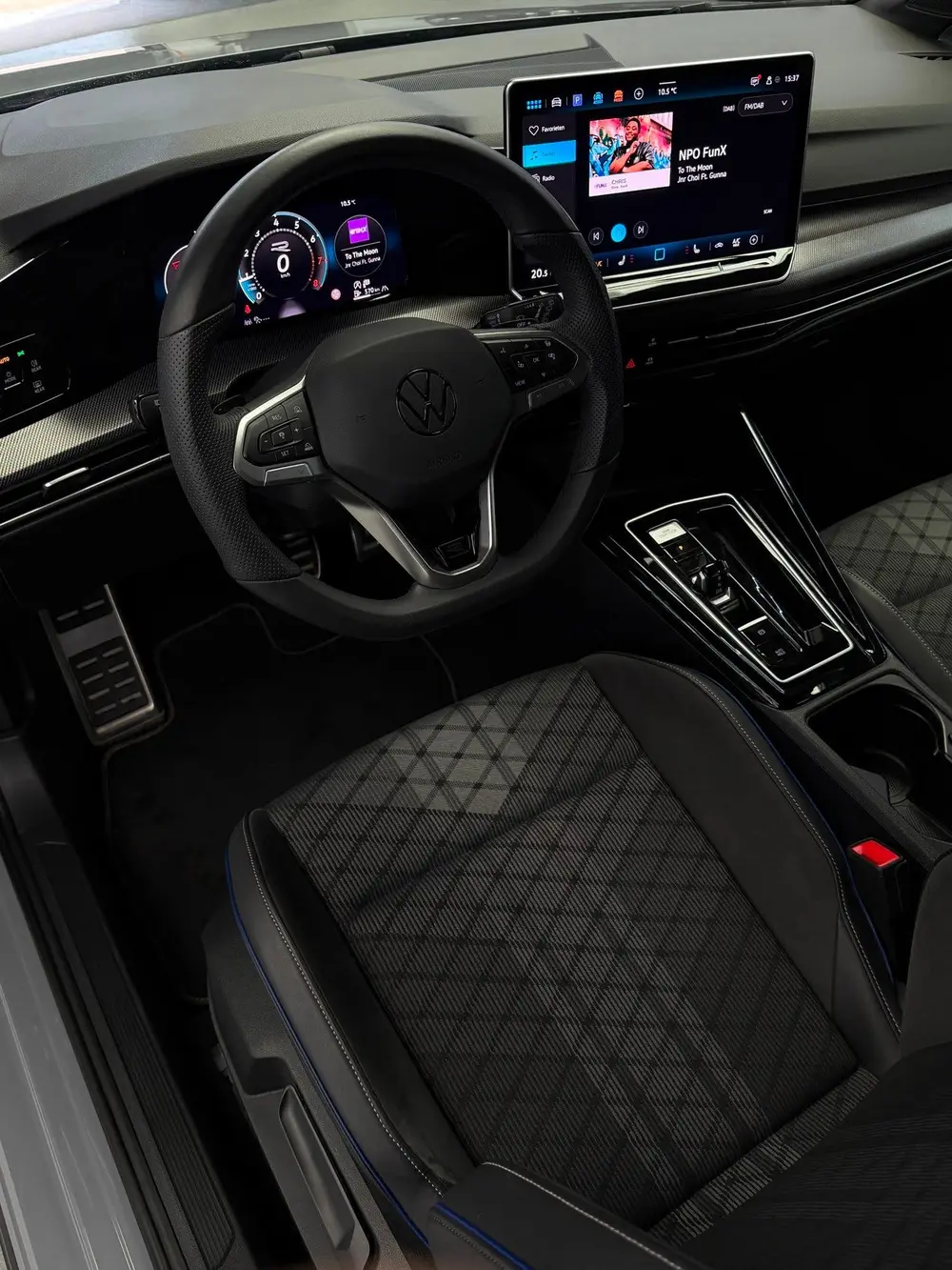 Volkswagen Golf 1.5 TSI 3x R-Line Facelift CarPlay Camera uit 2025, foto 3
