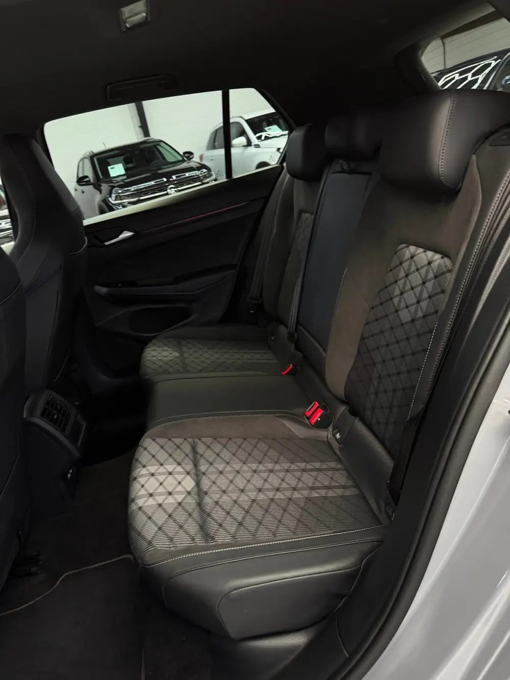 Volkswagen Golf 1.5 TSI 3x R-Line Facelift CarPlay Camera uit 2025, foto 5