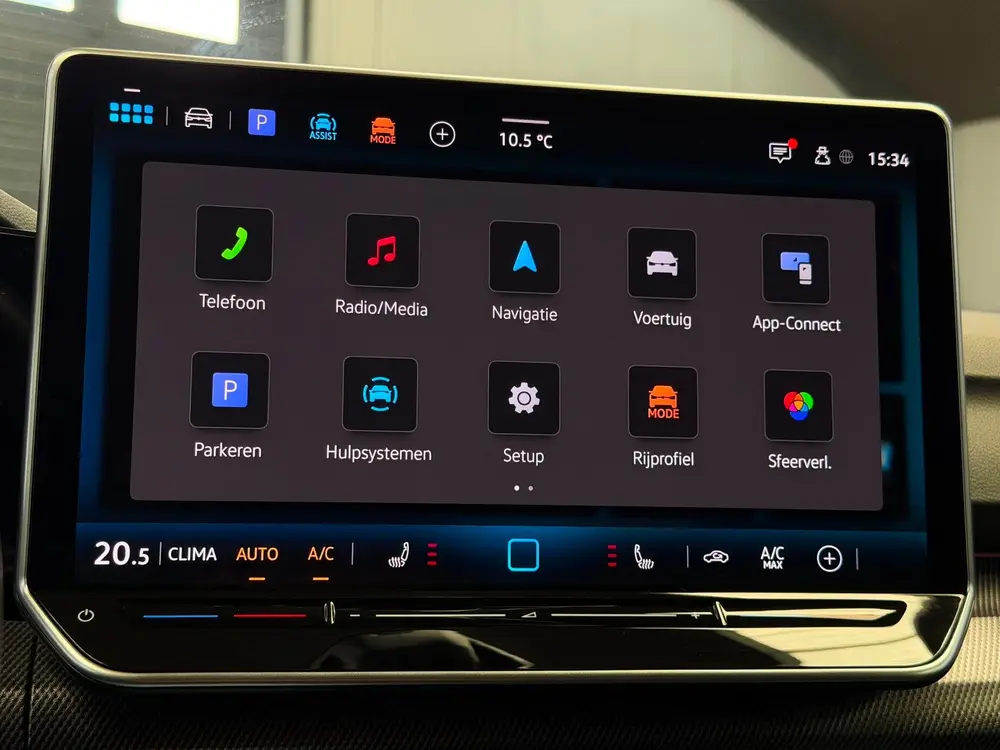Volkswagen Golf 1.5 TSI 3x R-Line Facelift CarPlay Camera uit 2025, foto 6