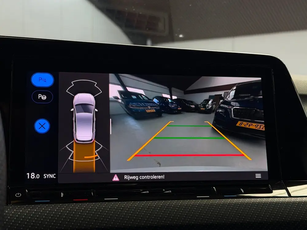 Volkswagen Golf 1.5 eTSI 3x R-Line CarPlay Camera uit 2021, foto 6