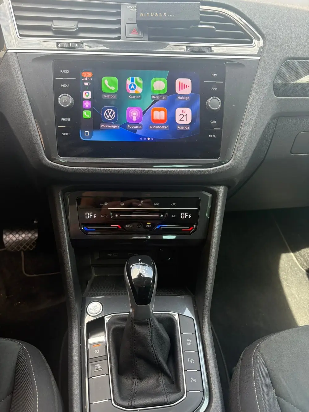 Volkswagen Tiguan 1.5 TSI 150pk 2021 Zwart iQ.light uit 2021, foto 16