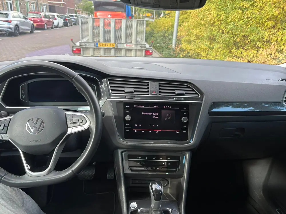 Volkswagen Tiguan 1.5 TSI 150pk 2021 Zwart iQ.light uit 2021, foto 18
