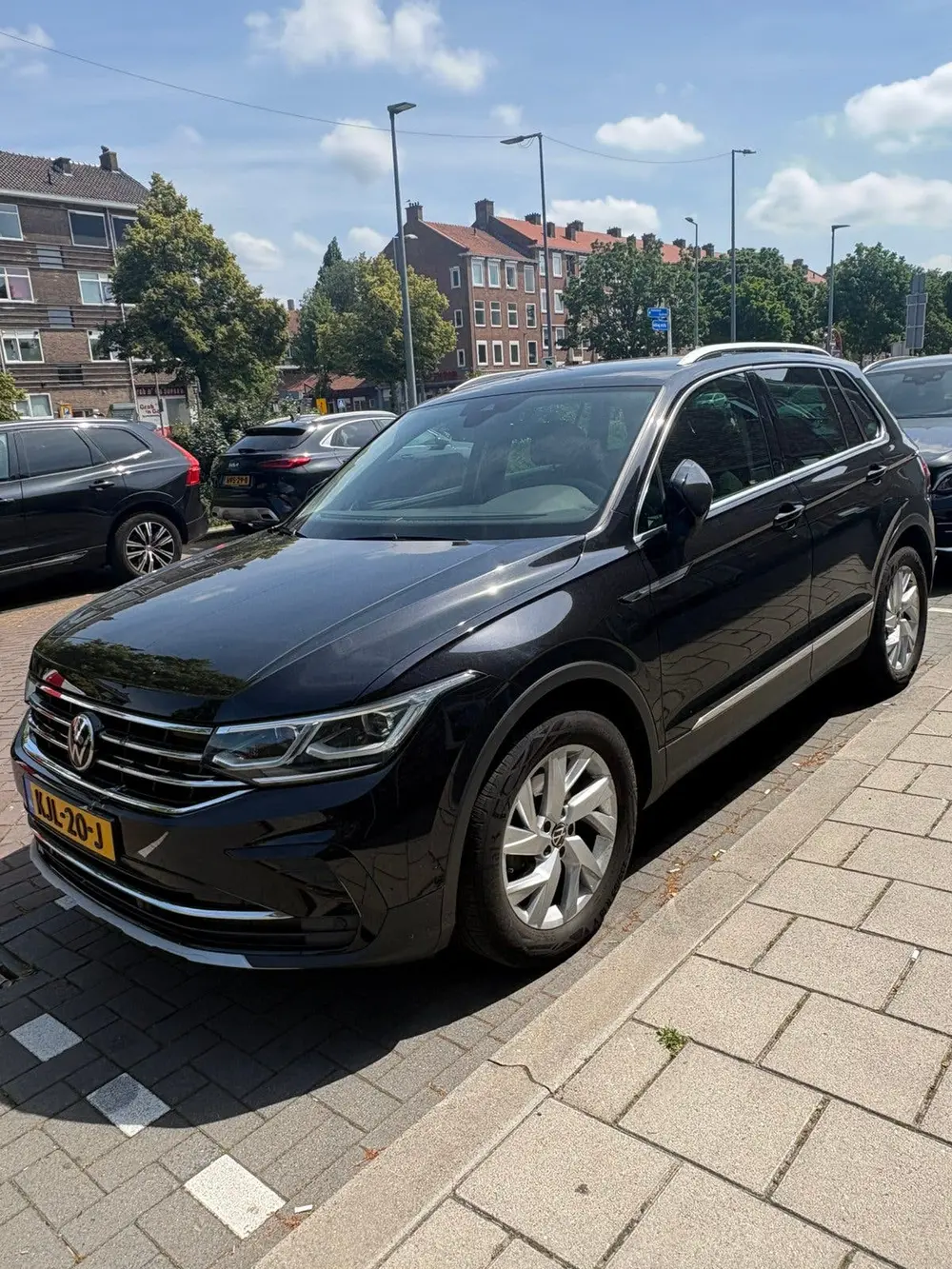 Volkswagen Tiguan 1.5 TSI 150pk 2021 Zwart iQ.light uit 2021, foto 2