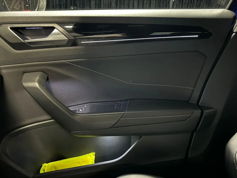 Volkswagen T-Roc 1.5 TSI R-Line Blackstyle|Pano|Camera|Navi| uit 2024, foto 16