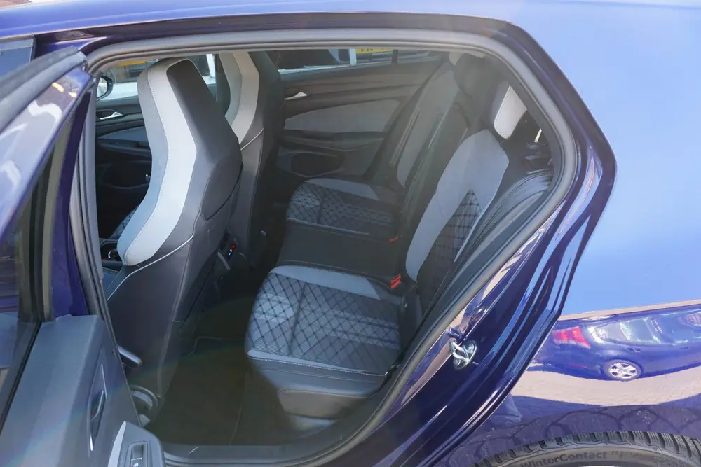 Volkswagen Golf 1.5 eTSI DSG R-Line Camera | ECC | Stoelverw uit 2022, foto 6