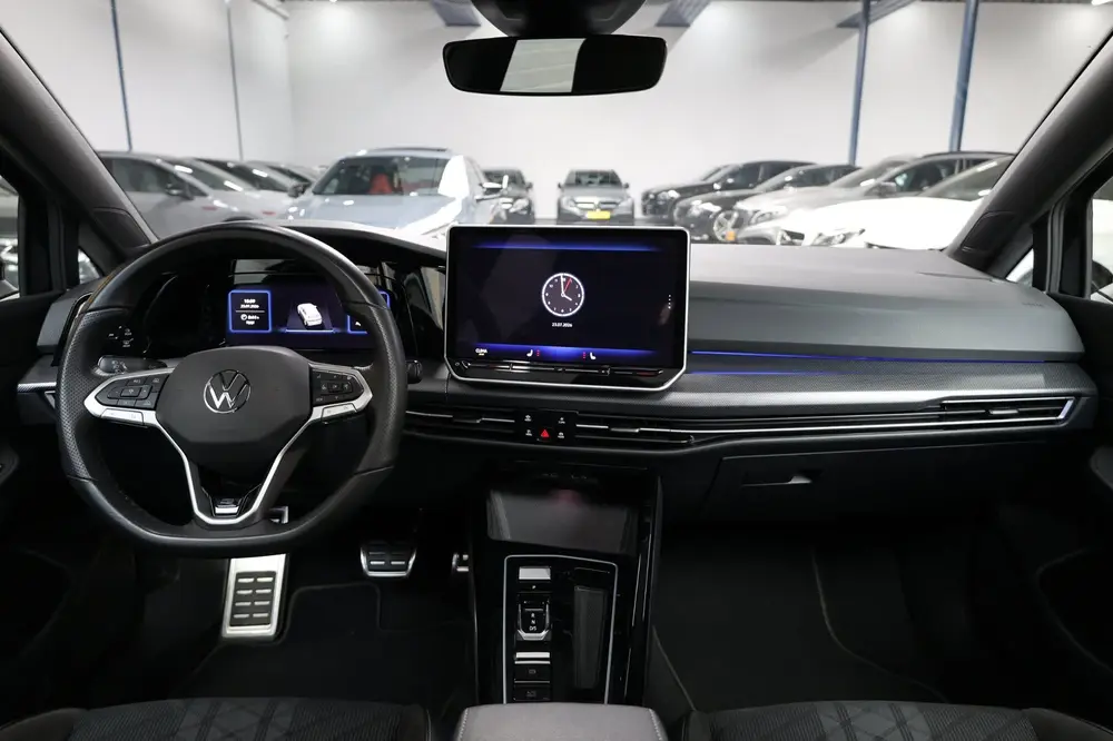 Volkswagen Golf 8.5 1.5 eTSI R-Line Edition IQ/VIRTUAL/SFEER uit 2025, foto 2