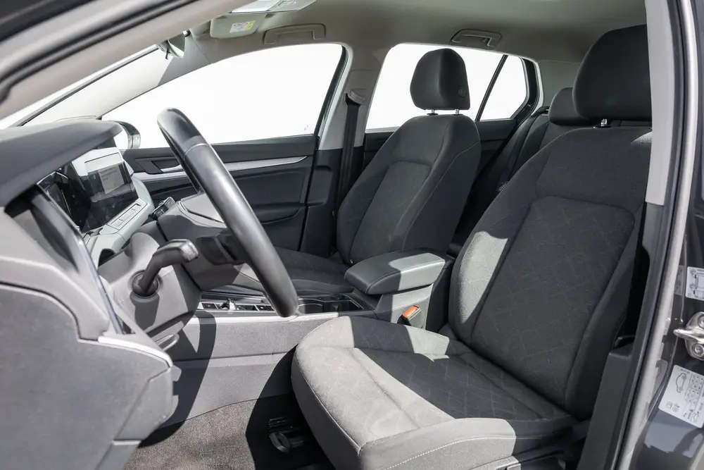 Volkswagen Golf 1.0 eTSI Life Bns Adaptive cruise | PDC | di uit 2023, foto 9