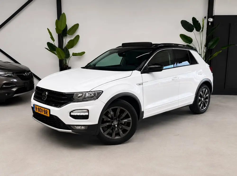 Volkswagen T-Roc 1.5 TSI DSG R-LINE 150PK PANO|SIDE ASSIST uit 2019