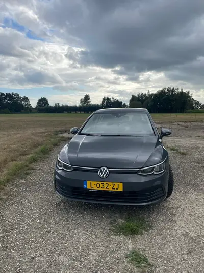 Volkswagen Golf 1.0 TSI 110pk 2021 Grijs uit 2021