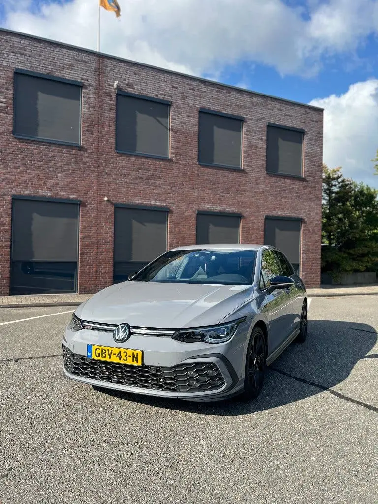 Volkswagen Golf 2.0 TSI 245pk 7-DSG 2023 Grijs uit 2023