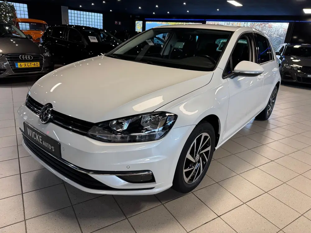 Volkswagen Golf 1.0 TSI Comfortline 85 KW 6 bak Navigatie Cr uit 2020