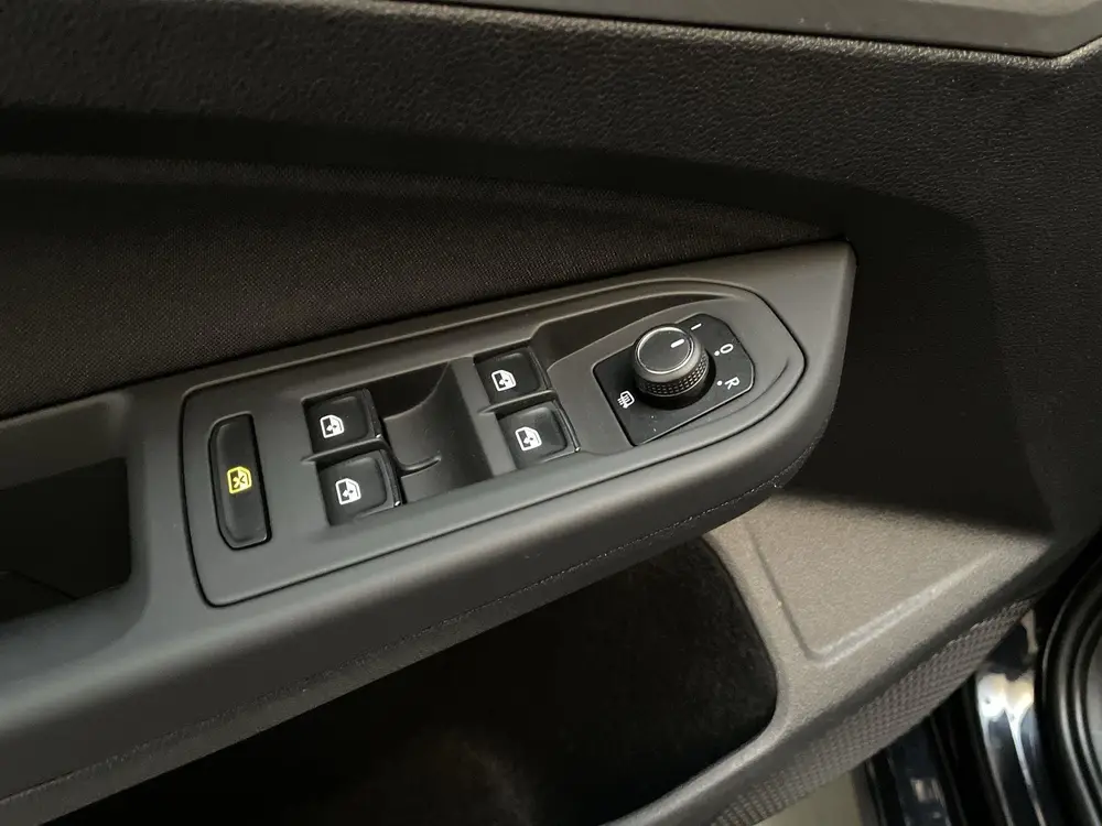 Volkswagen Golf Variant 1.0 TSI 110pk Life Sfeerverlichting uit 2022, foto 19