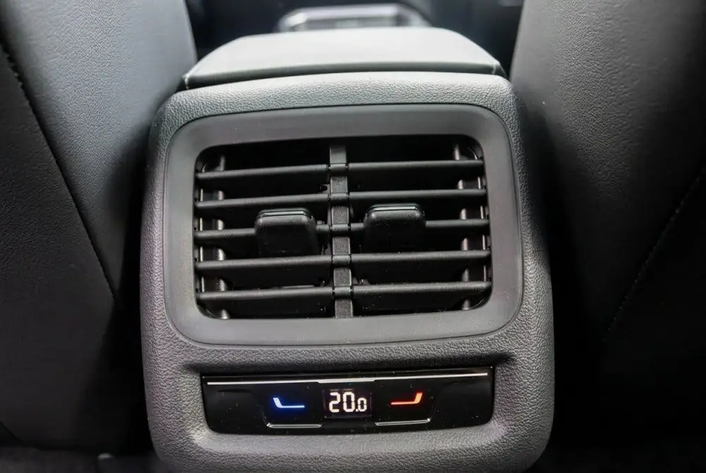 Volkswagen T-Roc 1.5 eTSI R-Line Black Style 150PK | Pano | uit 2026, foto 16