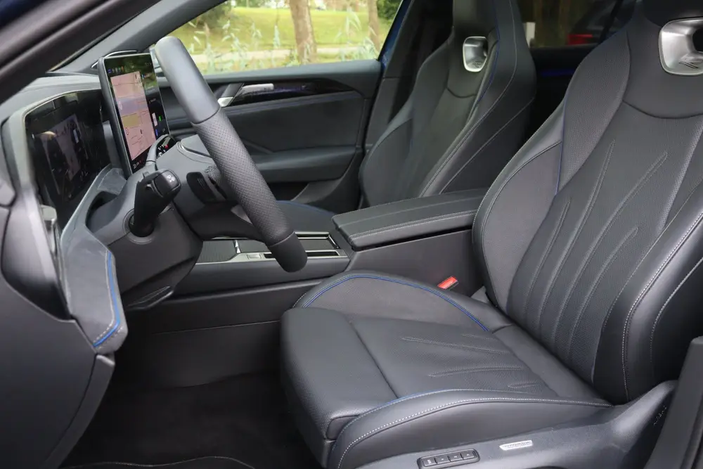 Volkswagen Passat Variant 1.5 eHybrid 272PK R-Line Black Sty uit 2025, foto 12