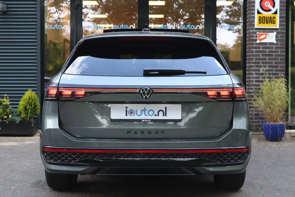 Volkswagen Passat Variant 1.5 eHybrid 272PK R-Line Black Sty uit 2025, foto 8