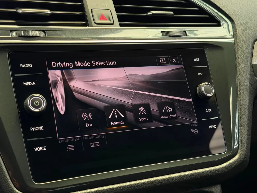Volkswagen Tiguan Allspace 1.5 TSI R-Line CarPlay Camera 7p. uit 2020, foto 13