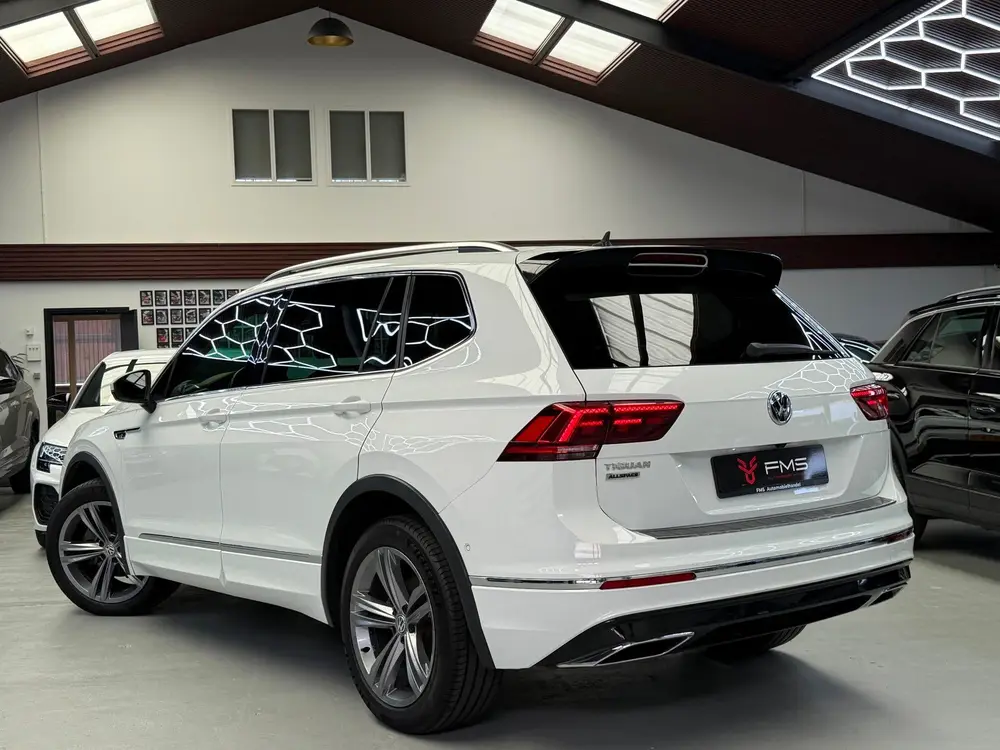 Volkswagen Tiguan Allspace 1.5 TSI R-Line CarPlay Camera 7p. uit 2020, foto 2