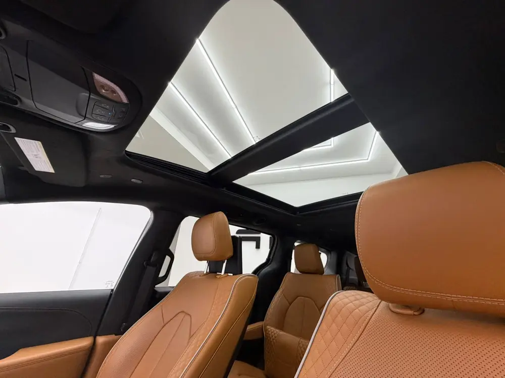 Chrysler Pacifica 3.6 V6 Hybride Pinnacle (bj 2023) uit 2023, foto 8