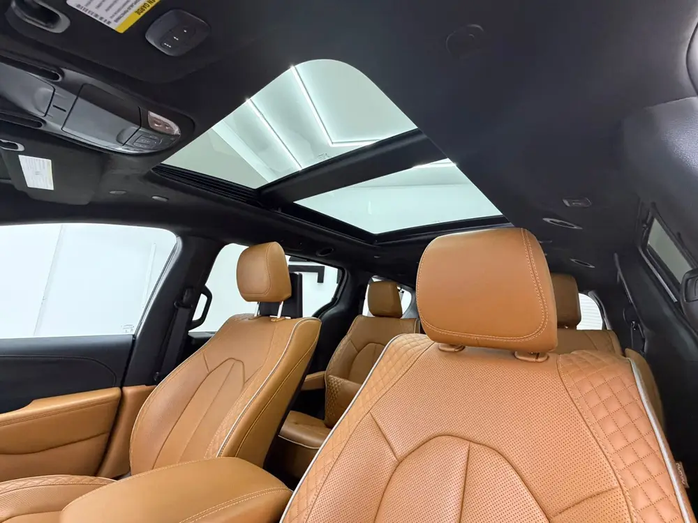 Chrysler Voyager 3.6 V6 Hybride Pinnacle (bj 2023) uit 2023, foto 11