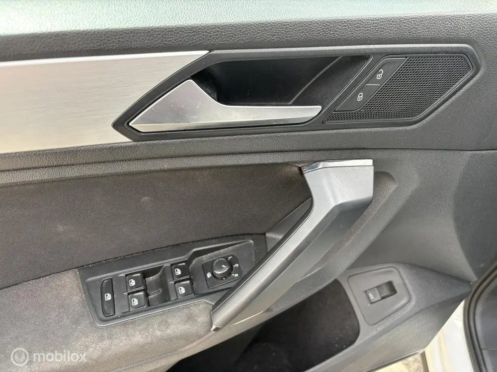 Volkswagen Tiguan 2.0 TSI 4Motion Highline / DAKSCHADE uit 2019, foto 18