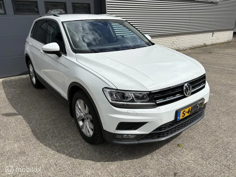 Volkswagen Tiguan 2.0 TSI 4Motion Highline / DAKSCHADE uit 2019, foto 3