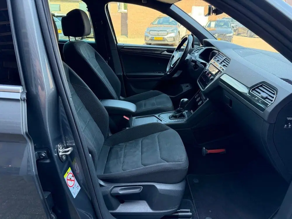 Volkswagen TIGUAN 1.5 TSI DSG R-Line Trekhaak 20 Inch Virtue uit 2019, foto 17
