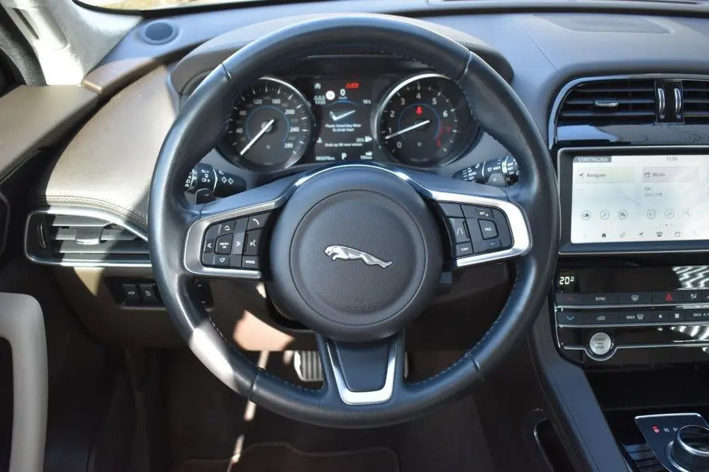 Jaguar F-Pace 2.0T AWD PRESTIGE / LEDER + STOEL VERW. / P.CA uit 2019, foto 18