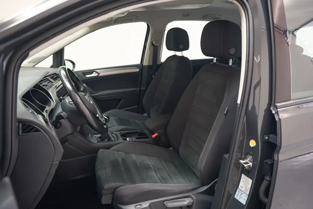 Volkswagen Touran 1.5 TSI Highline Business [ Adapt.cruise C uit 2020, foto 10