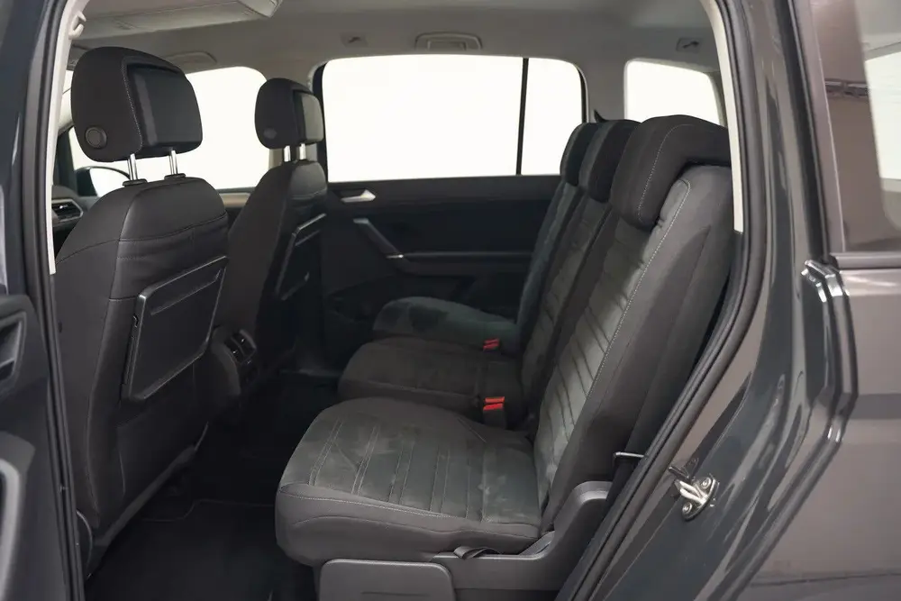 Volkswagen Touran 1.5 TSI Highline Business [ Adapt.cruise C uit 2020, foto 14