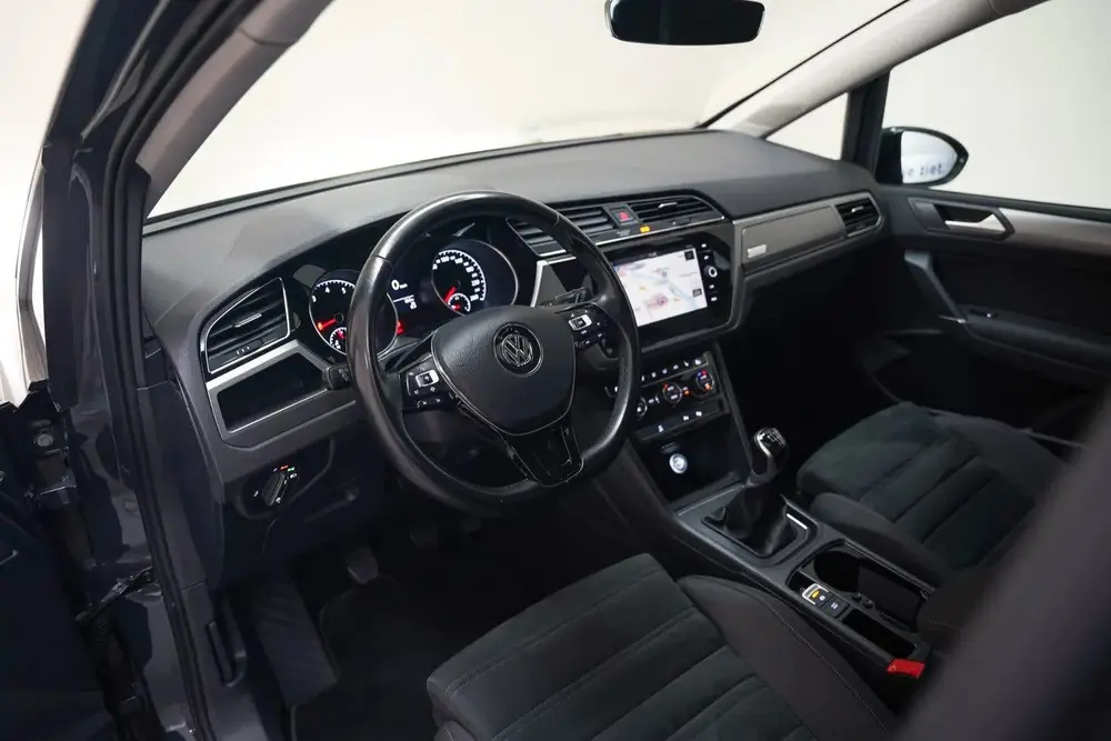Volkswagen Touran 1.5 TSI Highline Business [ Adapt.cruise C uit 2020, foto 17