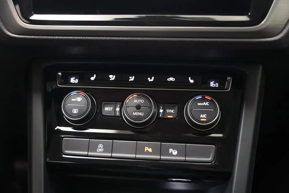 Volkswagen Touran 1.5 TSI Highline Business [ Adapt.cruise C uit 2020, foto 8
