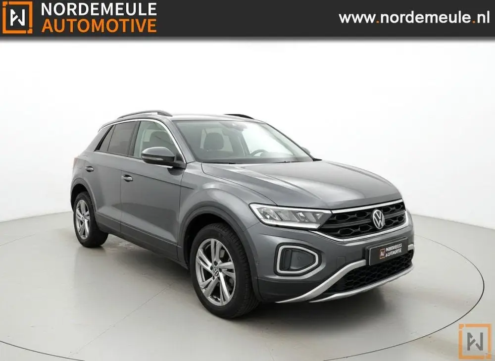 Volkswagen T-Roc 1.0 TSI LIFE. CARPLAY, ACC, NAVI uit 2022