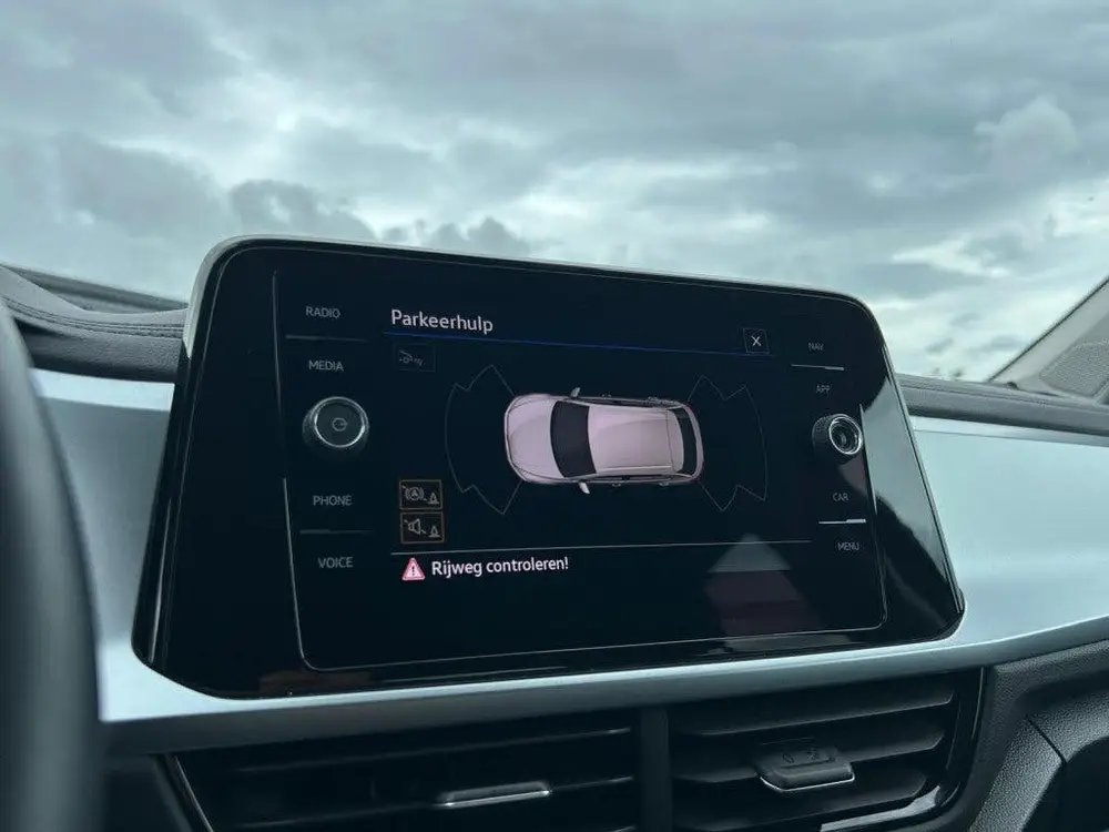 Volkswagen T-Roc 1.0 TSI LIFE. CARPLAY, ACC, NAVI uit 2022, foto 10