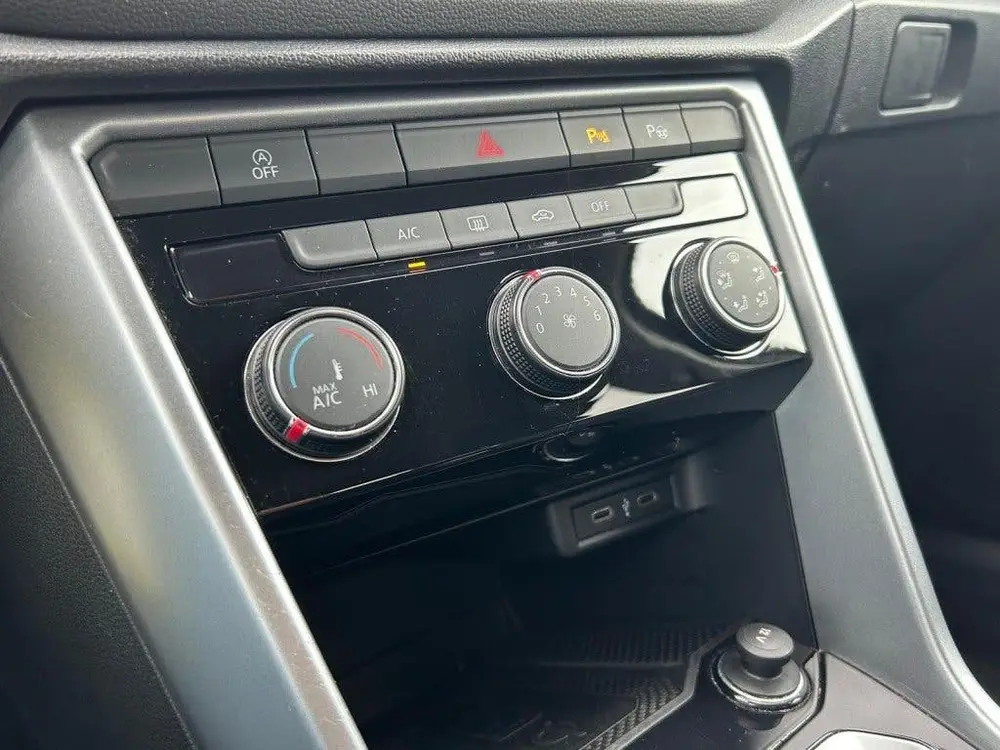 Volkswagen T-Roc 1.0 TSI LIFE. CARPLAY, ACC, NAVI uit 2022, foto 13