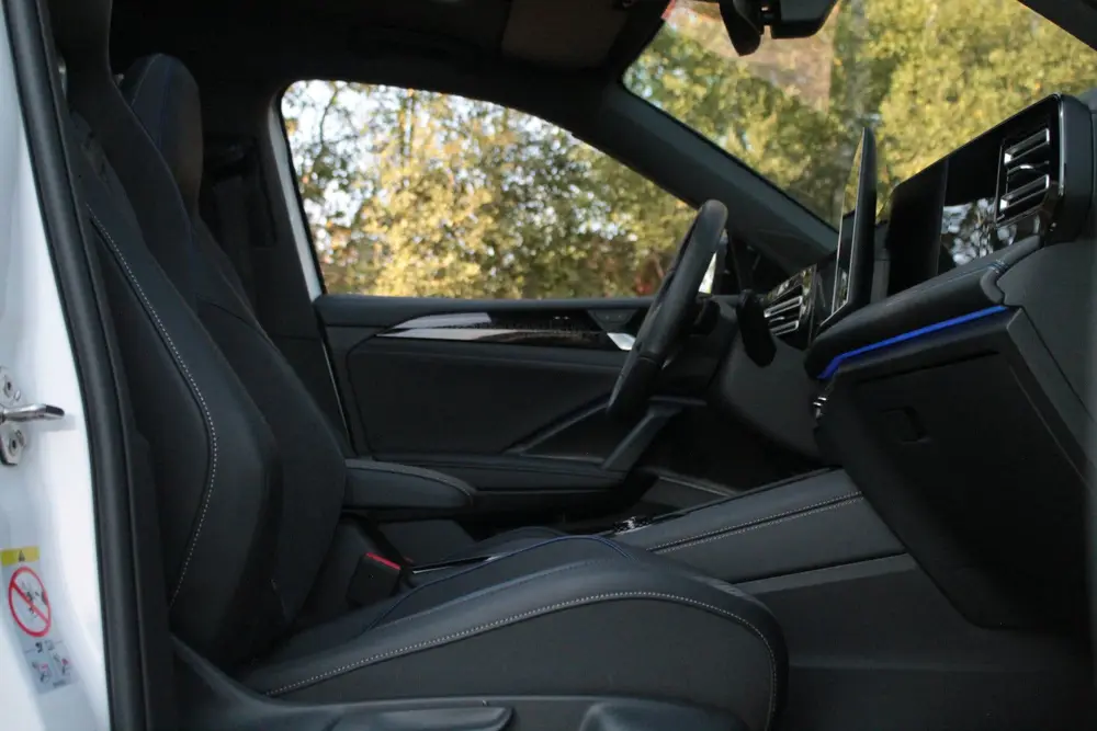 Volkswagen Tiguan 1.5 eHybrid R-Line Business | IQ | Pano | uit 2025, foto 15