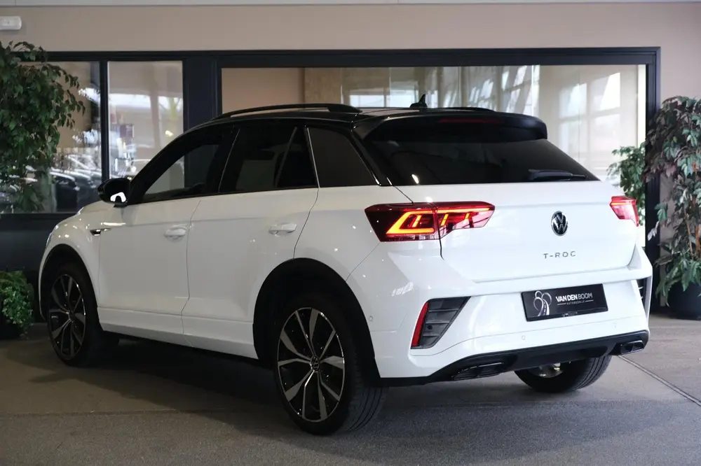Volkswagen T-Roc 1.5 TSI 2x R-Line DSG Facelift Black Virtua uit 2022, foto 2