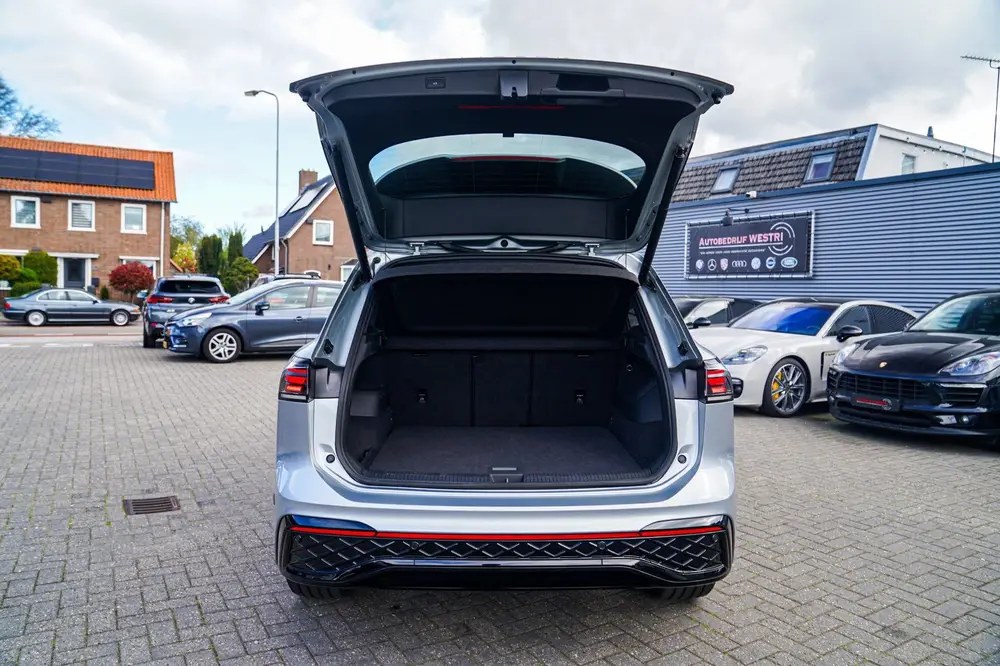 Volkswagen Tiguan 1.5 eTSI R-Line Edition | 360 camera | Mas uit 2025, foto 13
