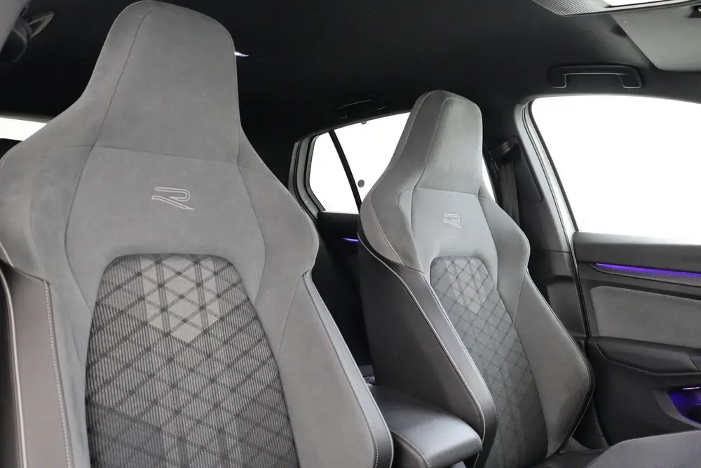 Volkswagen Golf 1.5 eTSI R-LINE -MATRIX.LED|STOEL/STUURVERW. uit 2022, foto 10